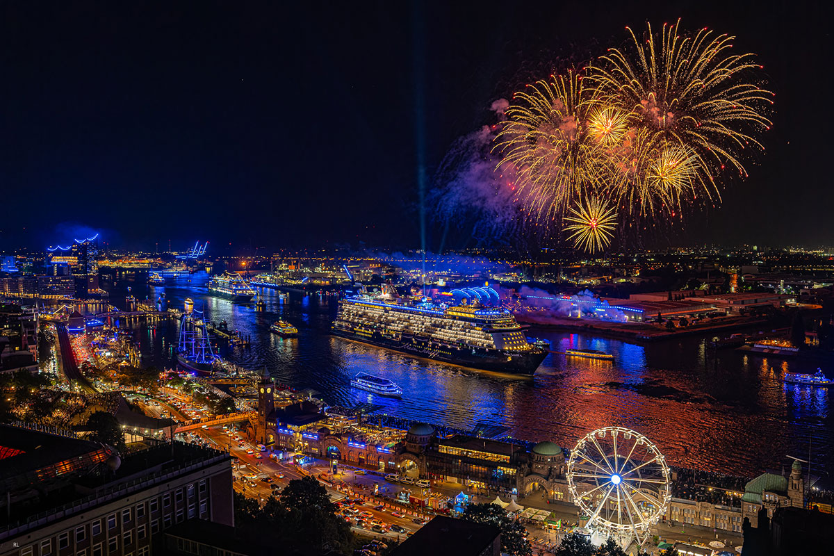 Parade_TUI_MeinSchiff_Feuerwerk